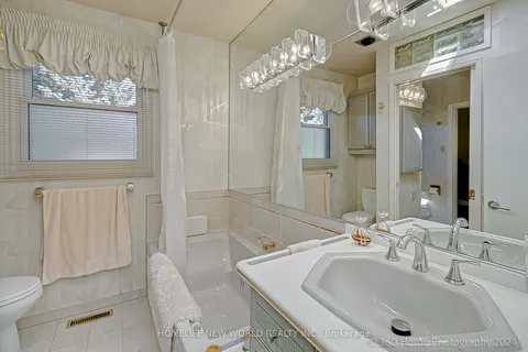 25 Mosedale Cres, Toronto, ON M2J 3A3