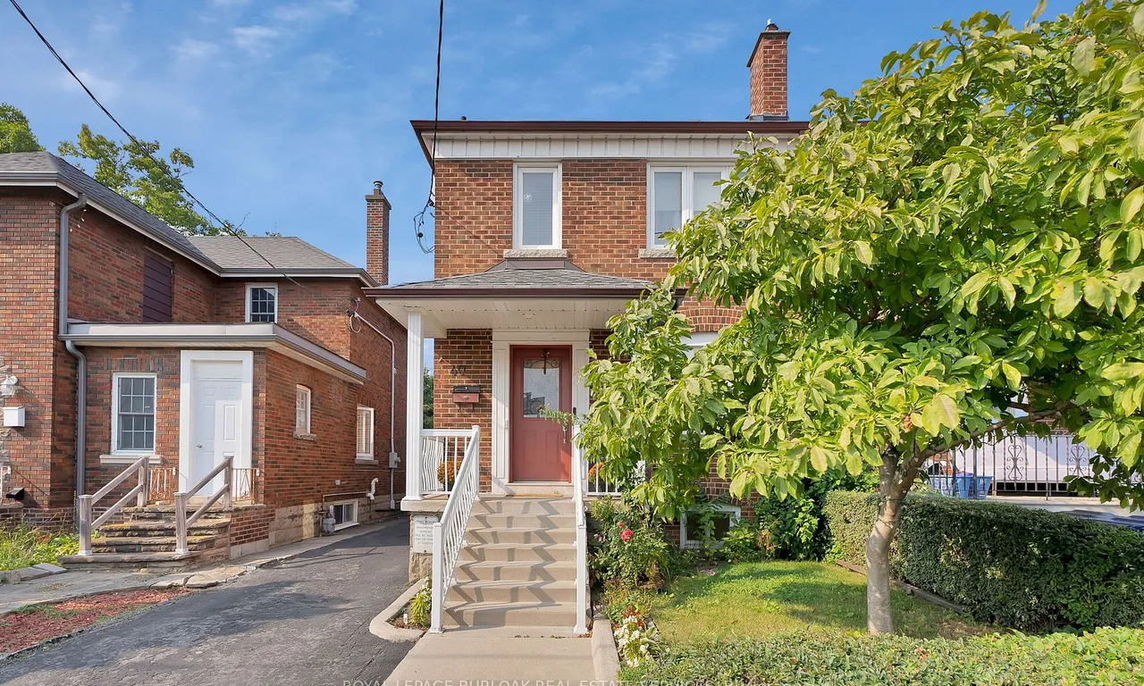 40 Rogers Rd, Toronto, ON M6E 1N7