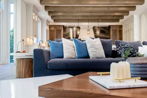 3 Masters Rd, Toronto, ON M2P 1Z5