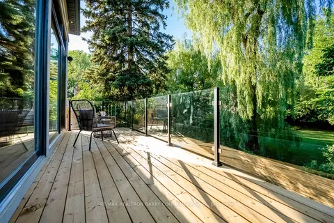 3 Masters Rd, Toronto, ON M2P 1Z5