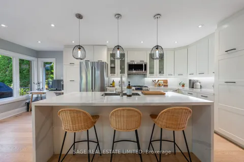 10 Lionel Heights Cres, Toronto, ON M3A 1L9