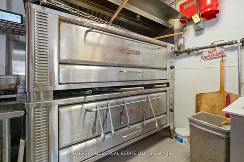 1629 Bayview Ave, Toronto, ON M4G 3B5