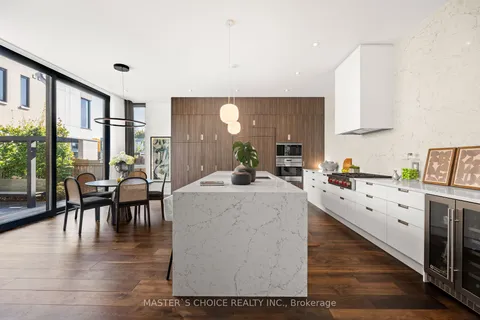 15 Fairmeadow Ave, Toronto, ON M2P 0A5