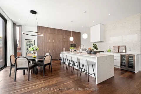 15 Fairmeadow Ave, Toronto, ON M2P 0A5