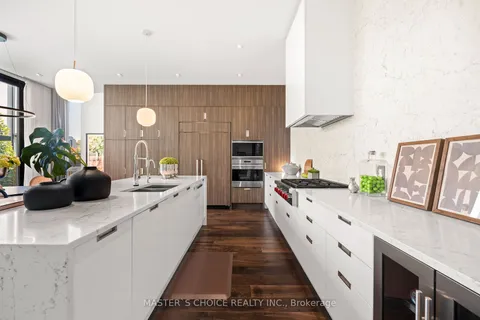 15 Fairmeadow Ave, Toronto, ON M2P 0A5