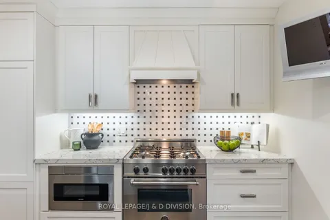 45 Birch Ave, Toronto, ON M4V 1E1