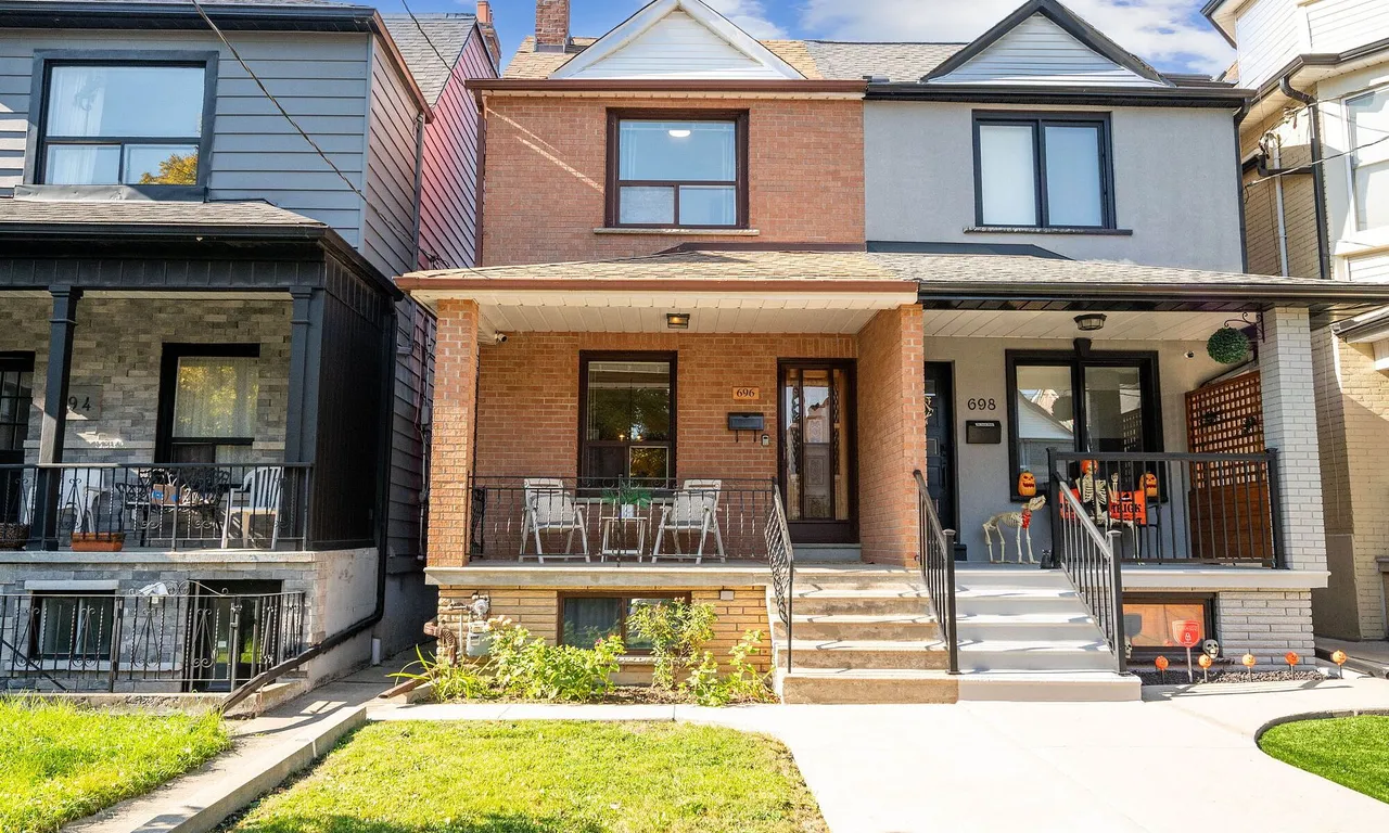 696 Crawford St, Toronto, ON M6G 3K2