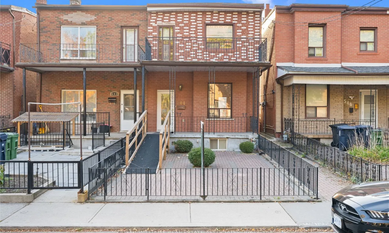544 Manning Ave, Toronto, ON M6G 2V9