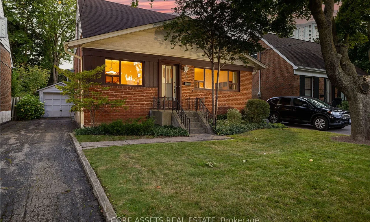 9 Lyndale Dr, Toronto, ON M2N 2X9