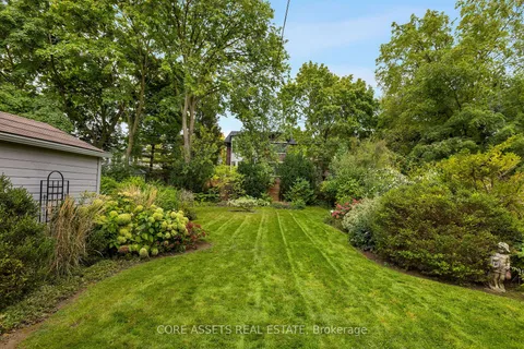 9 Lyndale Dr, Toronto, ON M2N 2X9