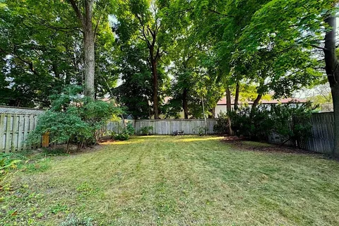 147B Farnham Ave, Toronto, ON M4V 1H7