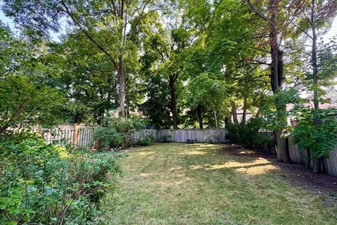 147B Farnham Ave, Toronto, ON M4V 1H7