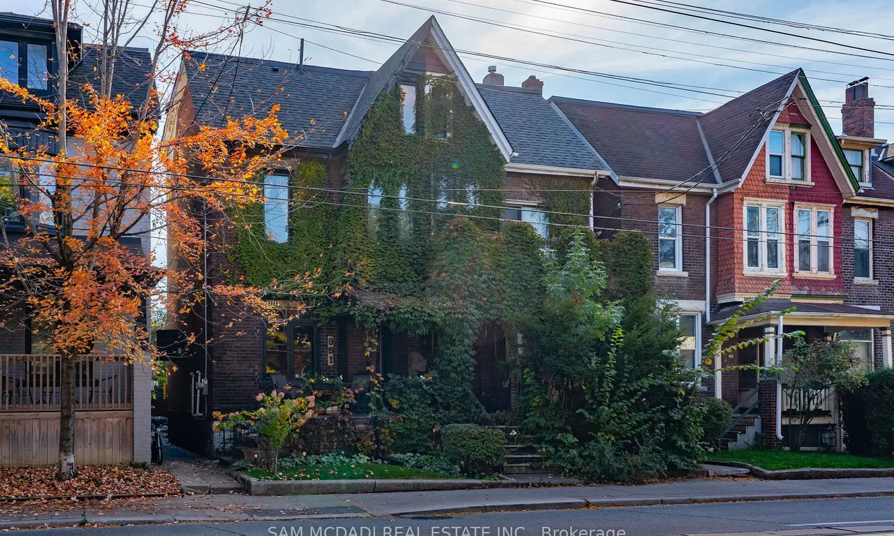 951 Dundas St, Toronto, ON M6J 1W4