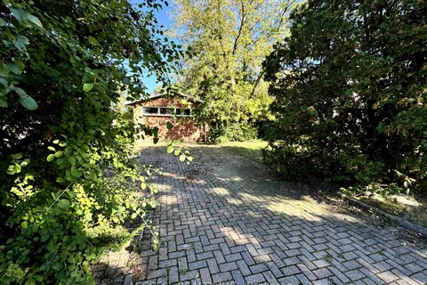 11 Michigan Dr, Toronto, ON M2M 3H9