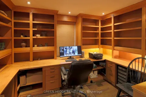 207 George St, Toronto, ON M5A 2M9