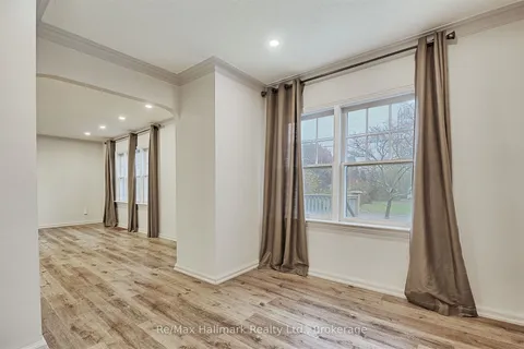 7 Calderon Cres, Toronto, ON M2R 2E4