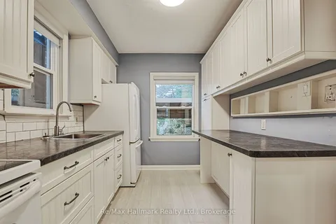 7 Calderon Cres, Toronto, ON M2R 2E4