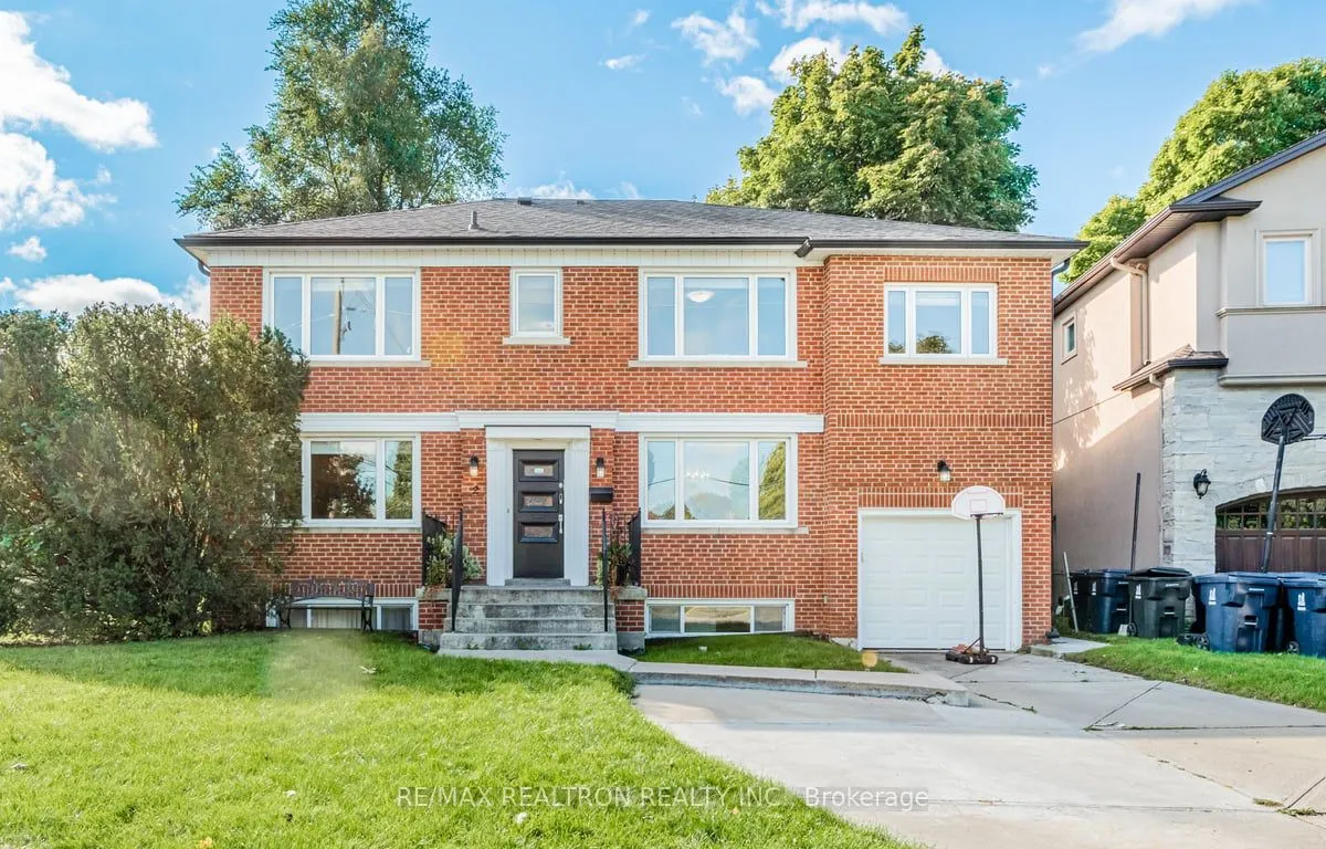 2 Manor Haven Rd, Toronto, ON M6A 2H9