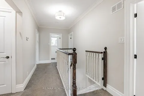 2 Manor Haven Rd, Toronto, ON M6A 2H9