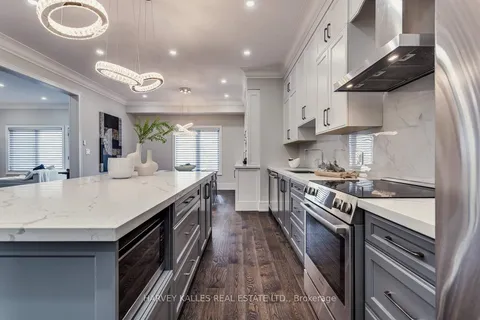 31 Regina Ave, Toronto, ON M6A 1R4