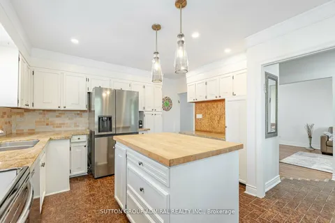 23 Vinci Cres, Toronto, ON M3H 2Y6