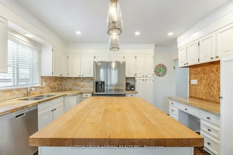 23 Vinci Cres, Toronto, ON M3H 2Y6