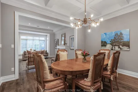 10 Flanders Rd, Toronto, ON M6C 3K6