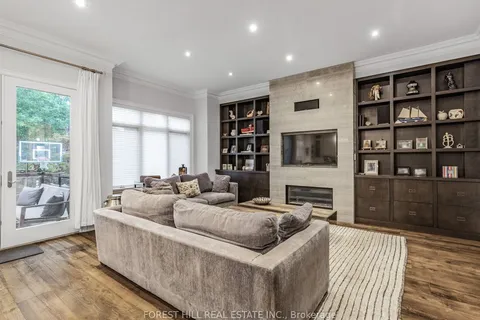 10 Flanders Rd, Toronto, ON M6C 3K6