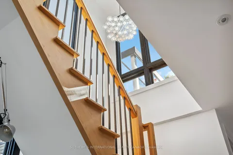 5 Lyndhurst Crt, Toronto, ON M5R 1X7