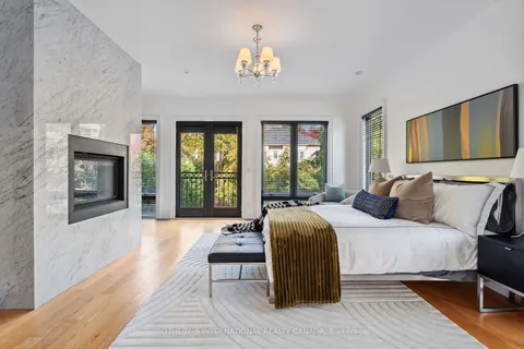 5 Lyndhurst Crt, Toronto, ON M5R 1X7