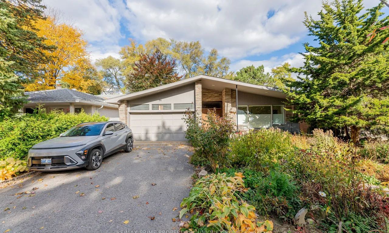 86 Prue Ave, Toronto, ON M6B 1R5
