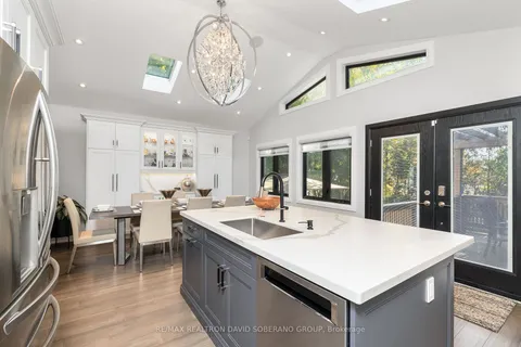 96 King High Ave, Toronto, ON M3H 3B1