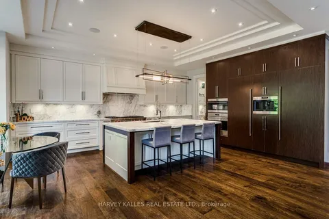 198 Strathallan Blvd, Toronto, ON M5N 1T1