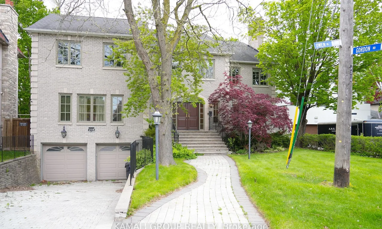 218 Owen Blvd, Toronto, ON M2P 1G7