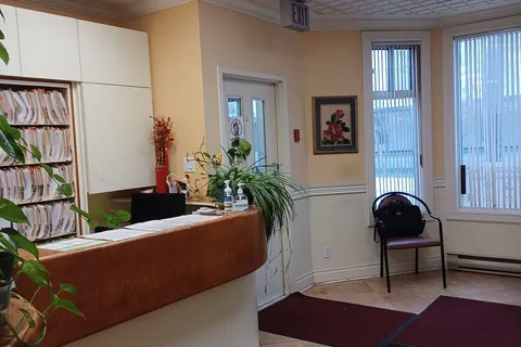 110 BEVERLEY St, Toronto, ON M5T 1Y2