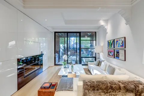 368 Markham St, Toronto, ON M6G 2K9