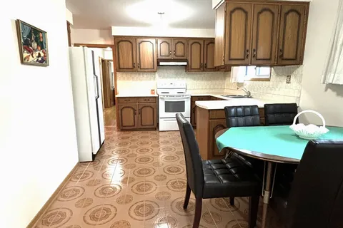 205 Shawnee Circ, Toronto, ON M2H 2Y3