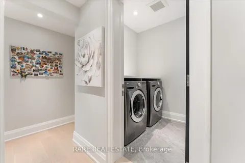 1566 Mount Pleasant Rd, Toronto, ON M4N 2V3