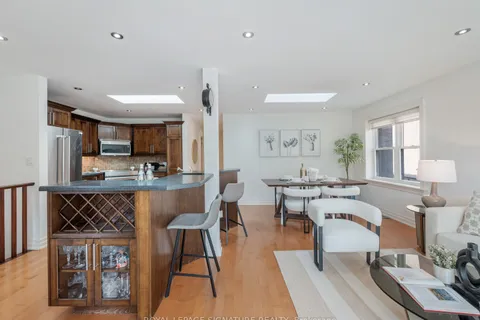 212 Cocksfield Ave, Toronto, ON M3H 3T7