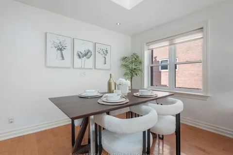212 Cocksfield Ave, Toronto, ON M3H 3T7