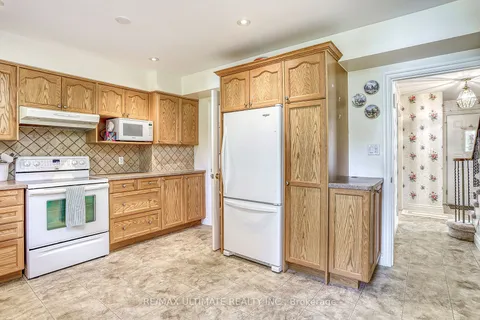 42 Summerside Cres, Toronto, ON M2H 1X1