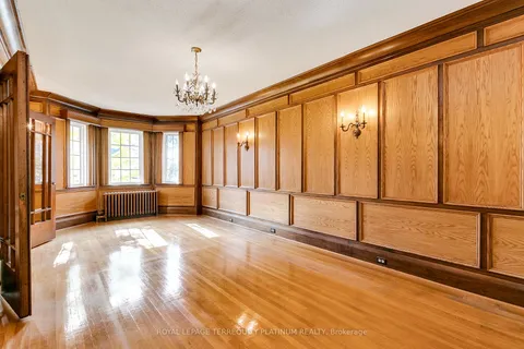 26 St Leonards Ave, Toronto, ON M4N 1J9