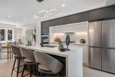 144 Manor Rd, Toronto, ON M4S 1R6