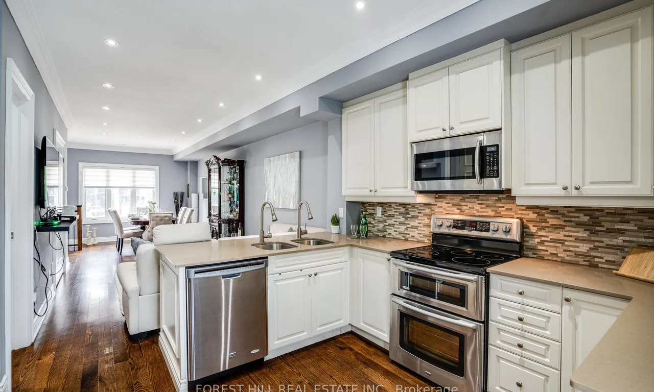 17 Stadacona Dr, Toronto, ON M6A 1Y5