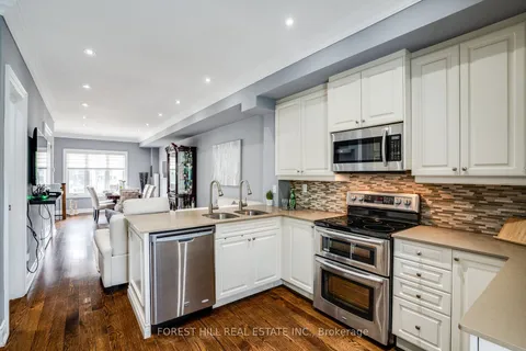 17 Stadacona Dr, Toronto, ON M6A 1Y5