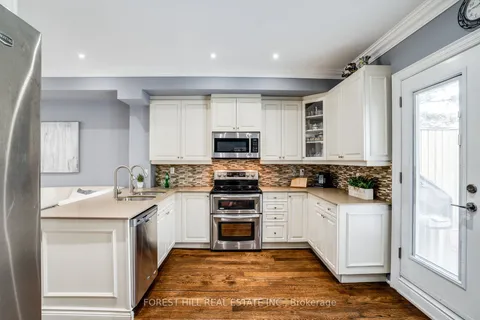 17 Stadacona Dr, Toronto, ON M6A 1Y5