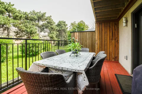 17 Stadacona Dr, Toronto, ON M6A 1Y5