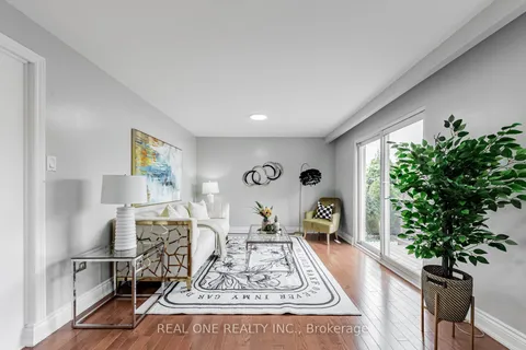 22 Sepia Dr, Toronto, ON M2J 4G1