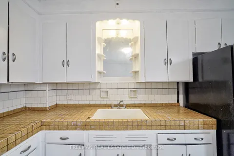 433 Manning Ave, Toronto, ON M6G 2V6