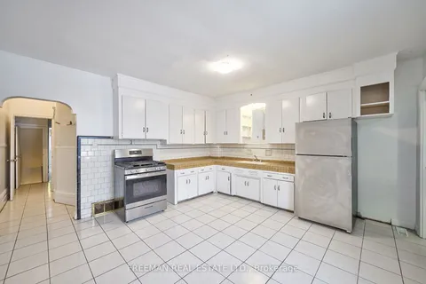 433 Manning Ave, Toronto, ON M6G 2V6